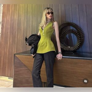 Spring 🌺 NWT ZARA Peplum Top size XS 
🚨My prices are firm, no discount